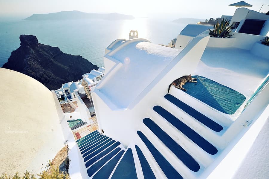 Private Santorini Island Tour: Custom Full-Day Drive to Oia, Akrotiri and Volcanic Beaches photo 1