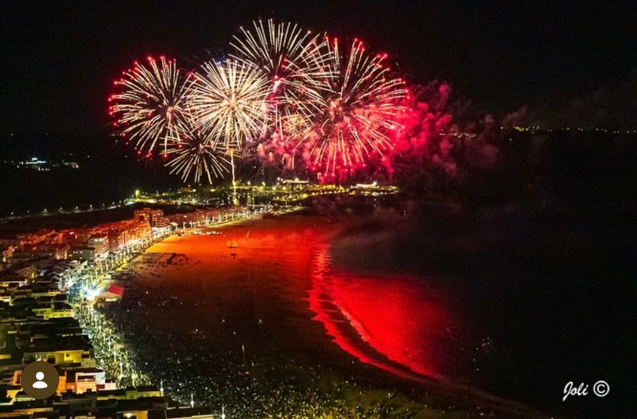 New Year's Eve Boat Cruise in Nazaré: Private Fireworks on the Atlantic photo 4