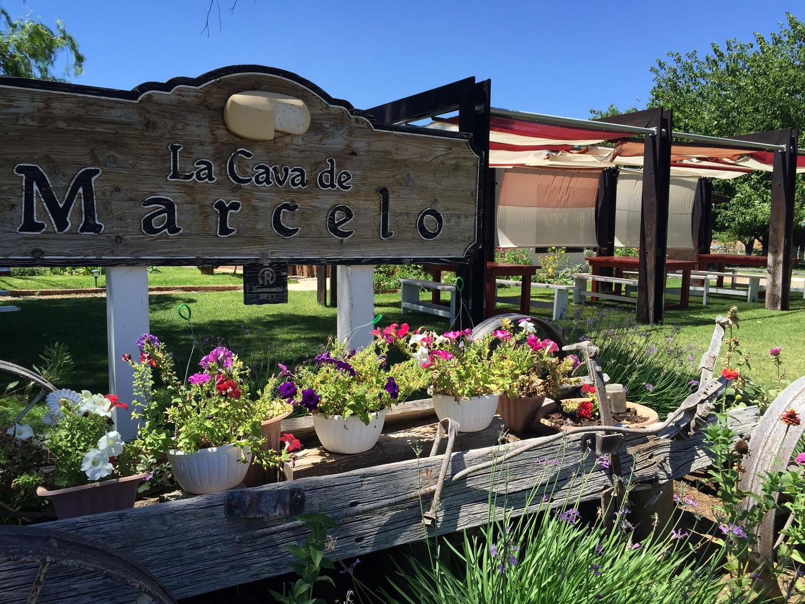 La Cava de Marcelo garden entrance at boutique winery tasting patio