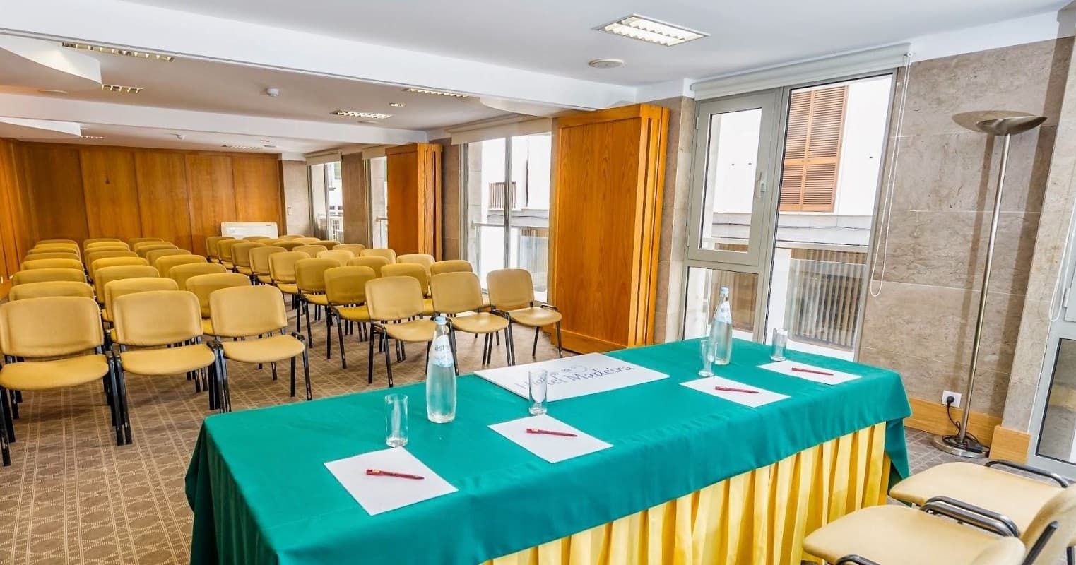 Hotel Madeira conference room with panel table and seating