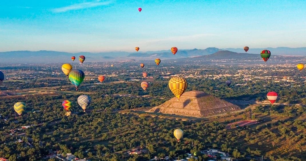 Hot Air Balloon Ride at Teotihuacán with Vuelo en Globo Plus