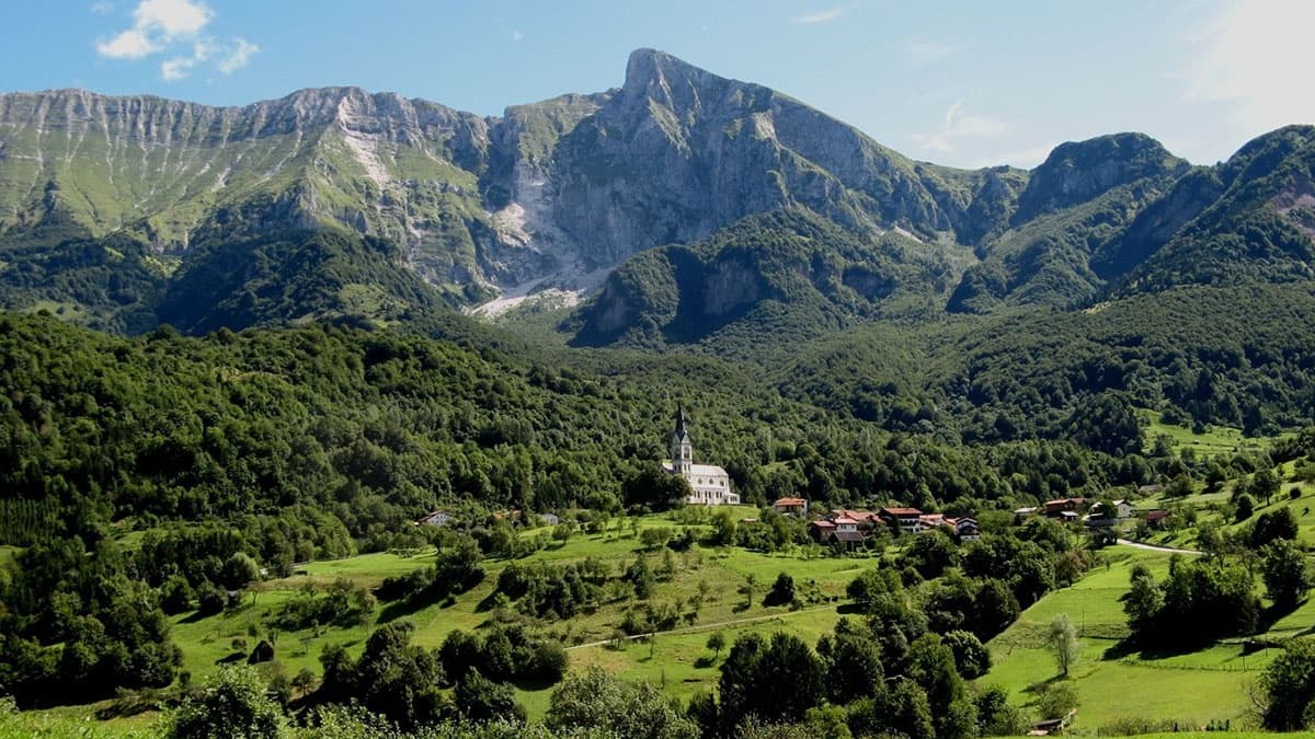Soča River Valley in Triglavski Narodni Park: Emerald Waters and Alpine Canyons photo 3