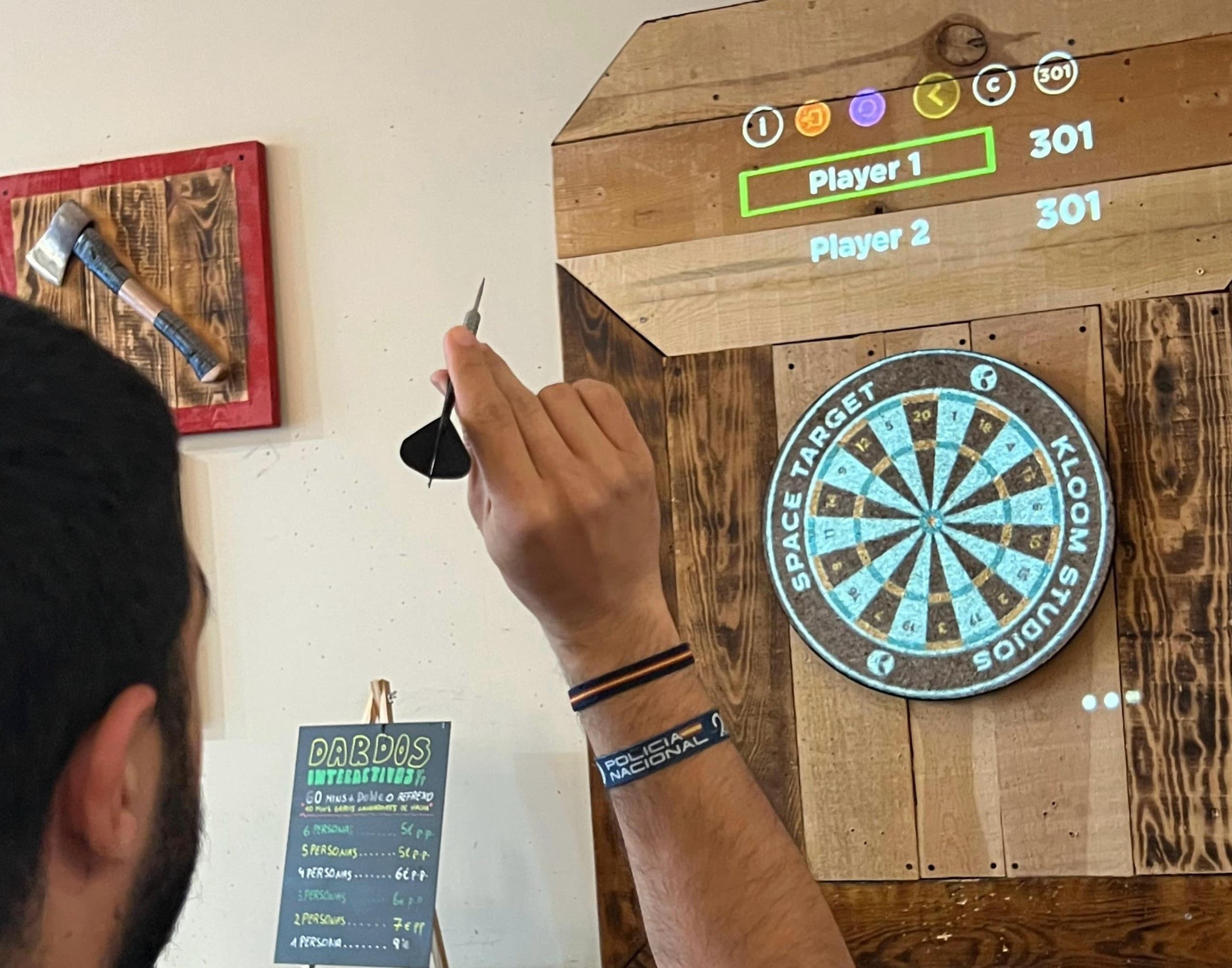 Sesión Dardos: Beginner Darts Sessions at El Hachazo Atocha, Madrid