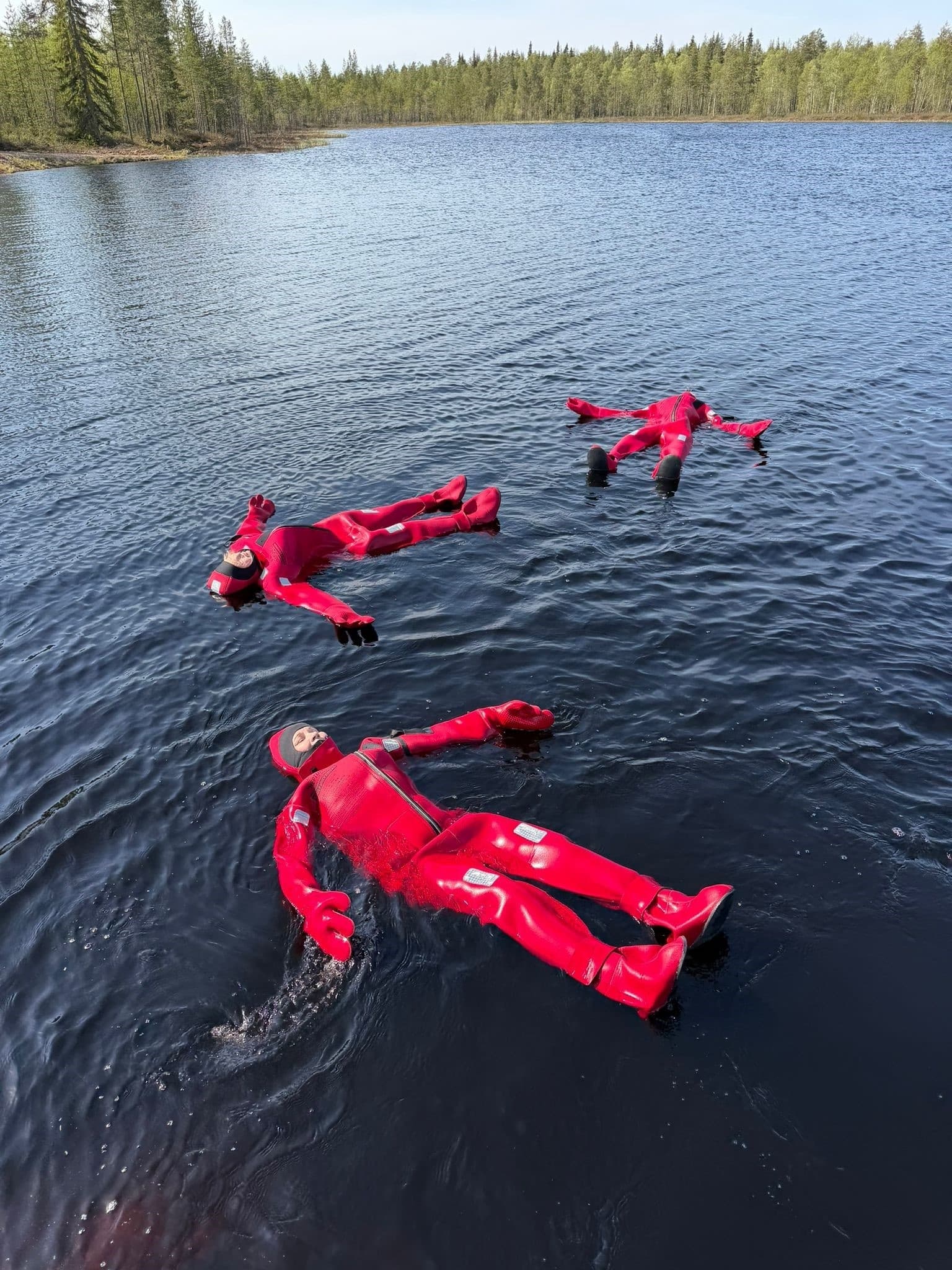 Forest Lake Floating Near Rovaniemi: 3-Hour Relaxing Float and Firepit BBQ