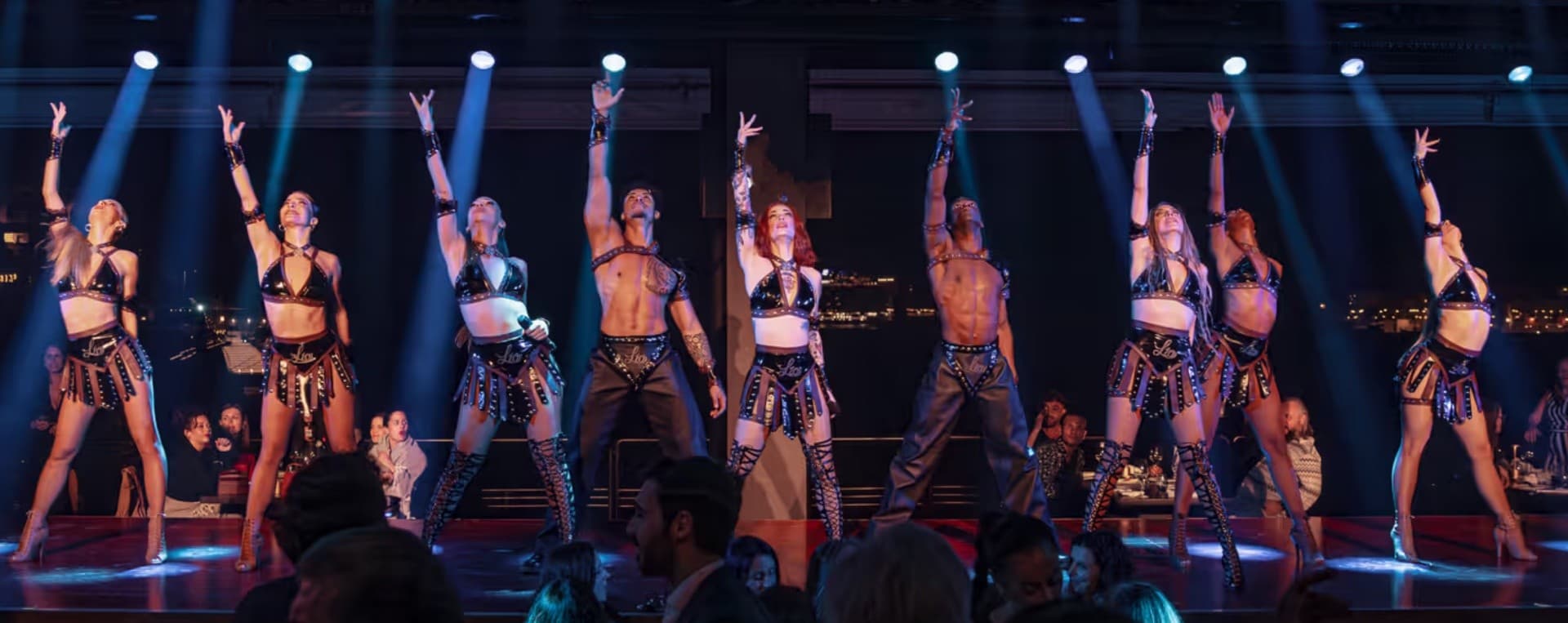 Lisbon VIP Dinner Show: Luxury Dining, Live Music & VIP Lounge in Amora photo 2