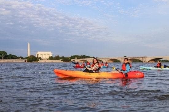 Kayak Monument Tour & Happy Hour at Key Bridge Boathouse