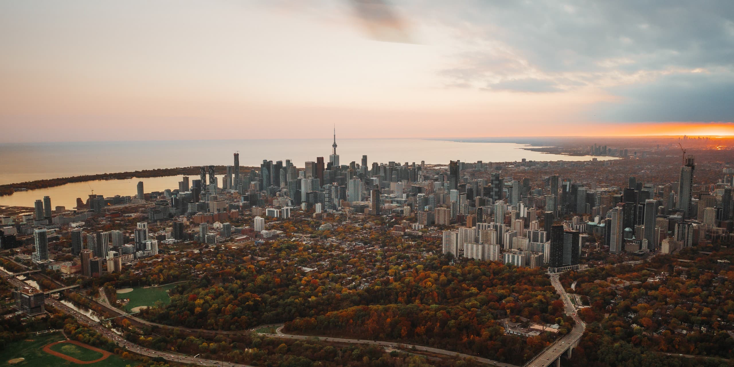 8-Minute Helicopter Tour Over Toronto: Lake Shore to Bloor at 2,000 Feet photo 4