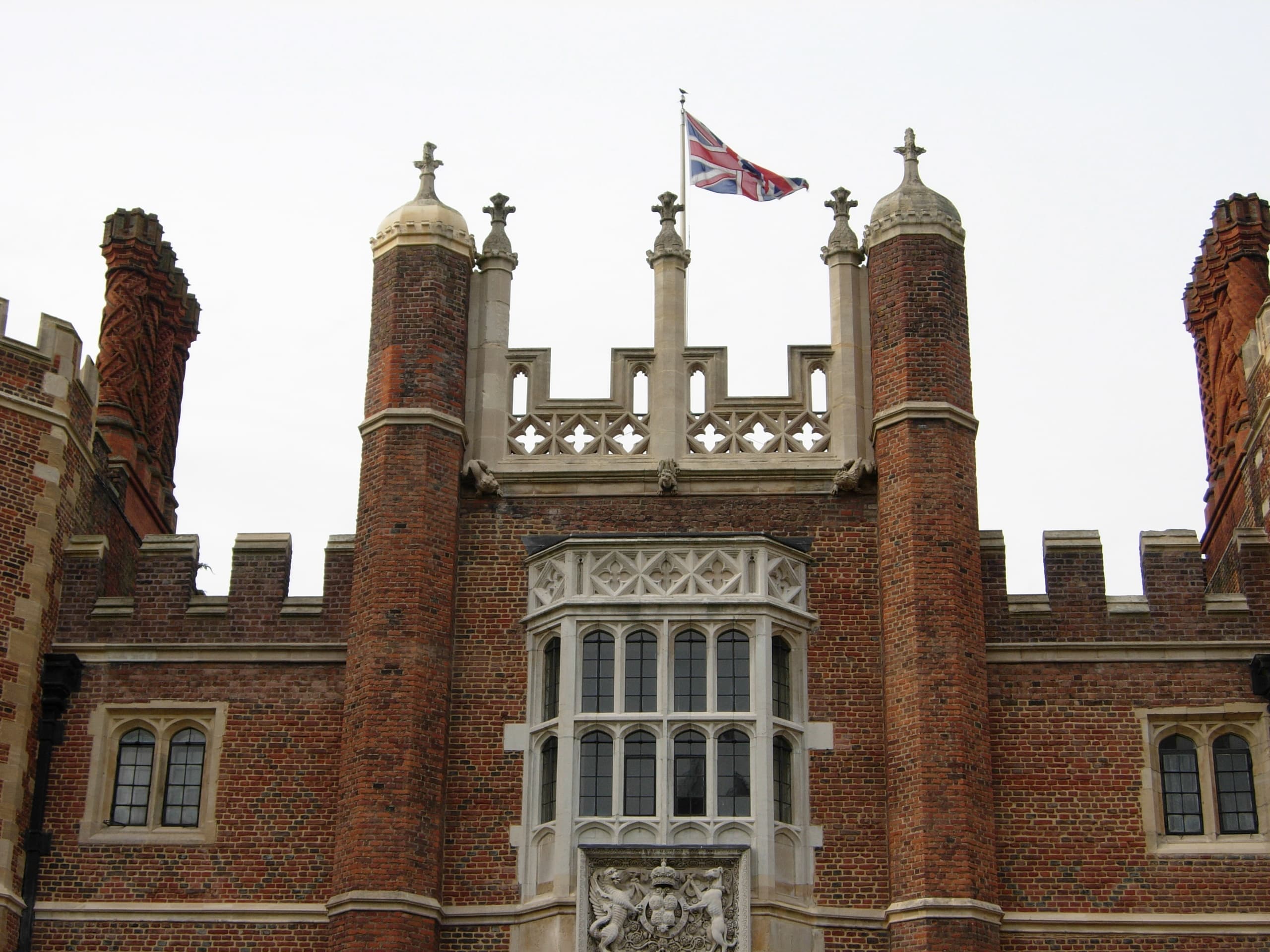 Private Hampton Court Palace Tour by VIP London Tour