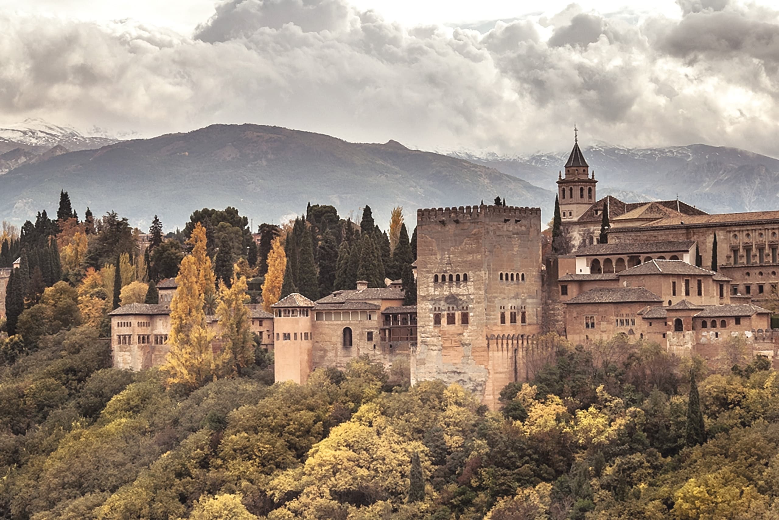 Alhambra Guided Tour & Transfer with Discovering Spain