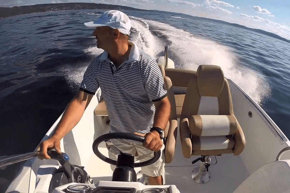 Water Activities & BDA Sailing School: Navigate the Water in Spain