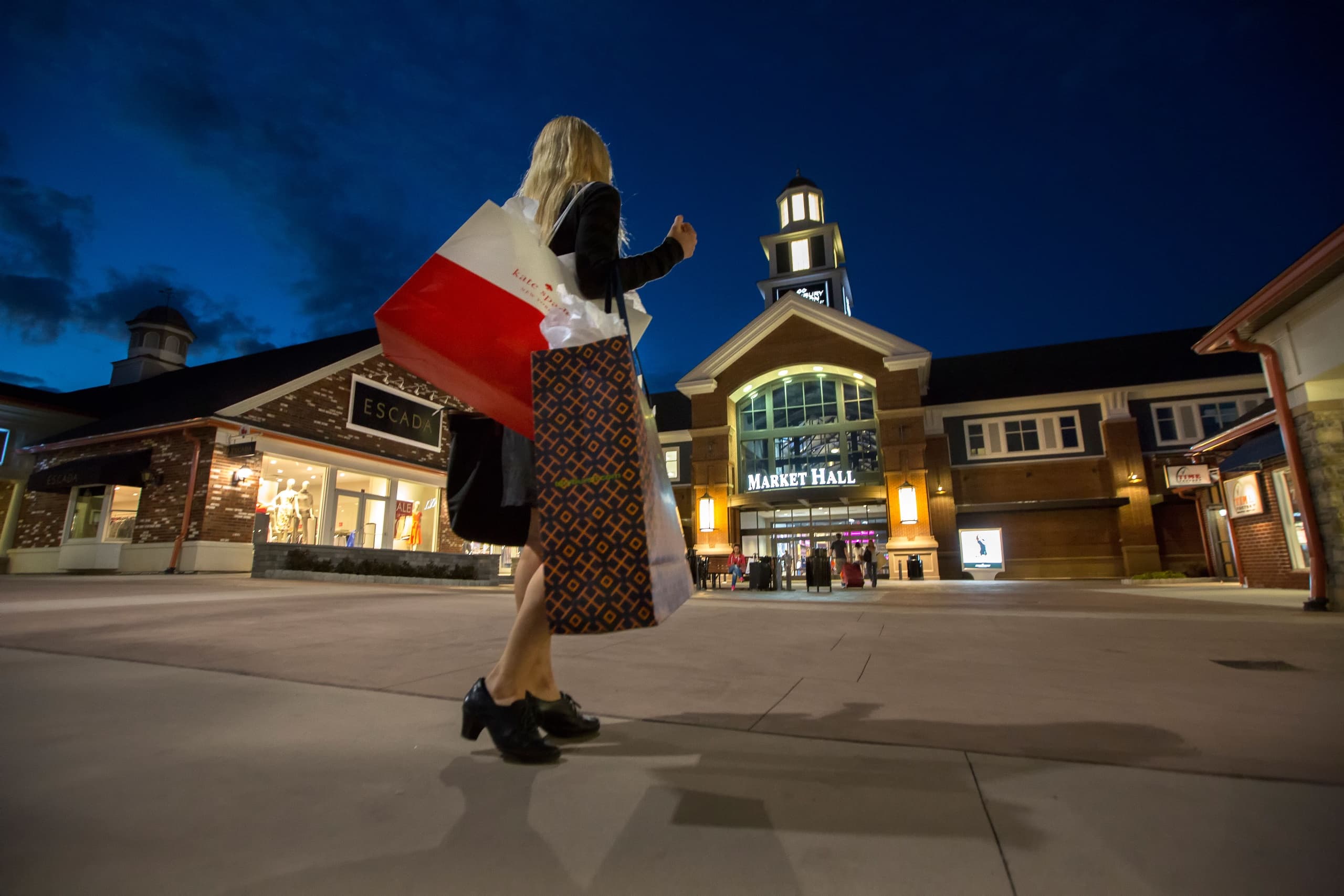 Shopping & Adventure at Woodbury Commons with Tour America