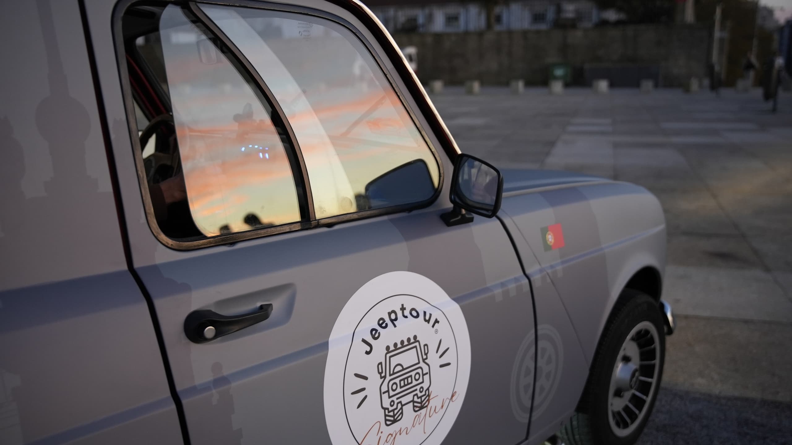 Vintage Car JeepTour Through Porto by JeepTour