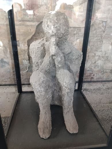 Pompeii Walking Tours with Archaeologist in Pompei