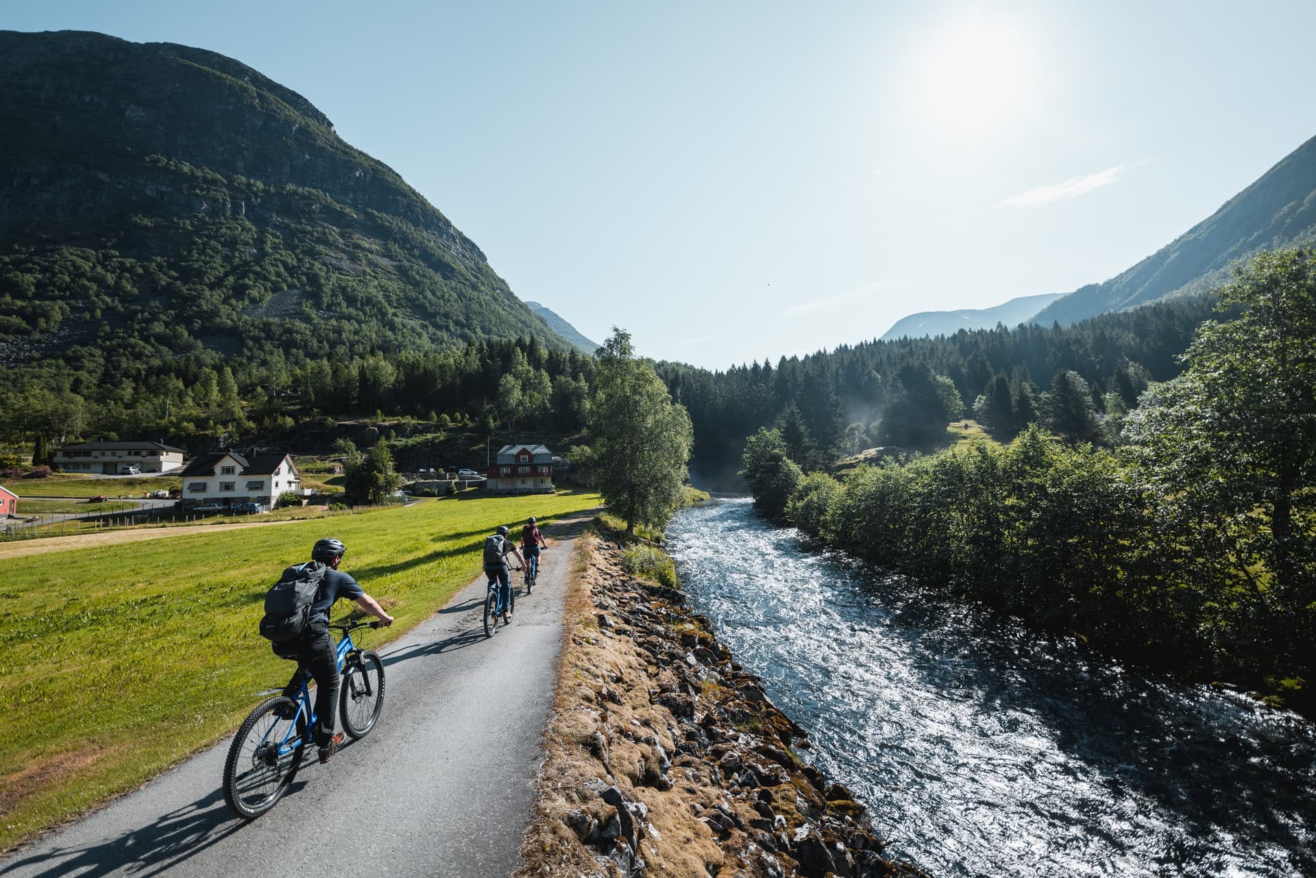 Guided e‑Bike Tour from Hellesylt: Flofjellet, Glacier Views & Nordfjord Panorama