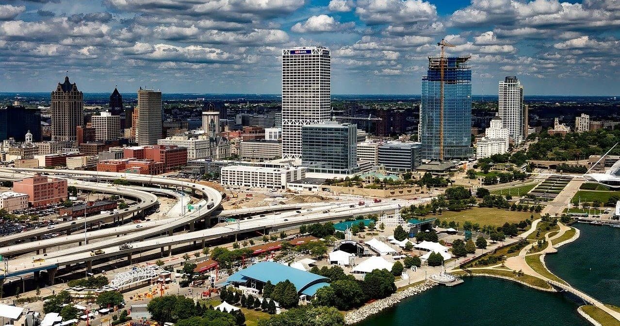 Explore Milwaukee’s Iconic City Skyline Tour