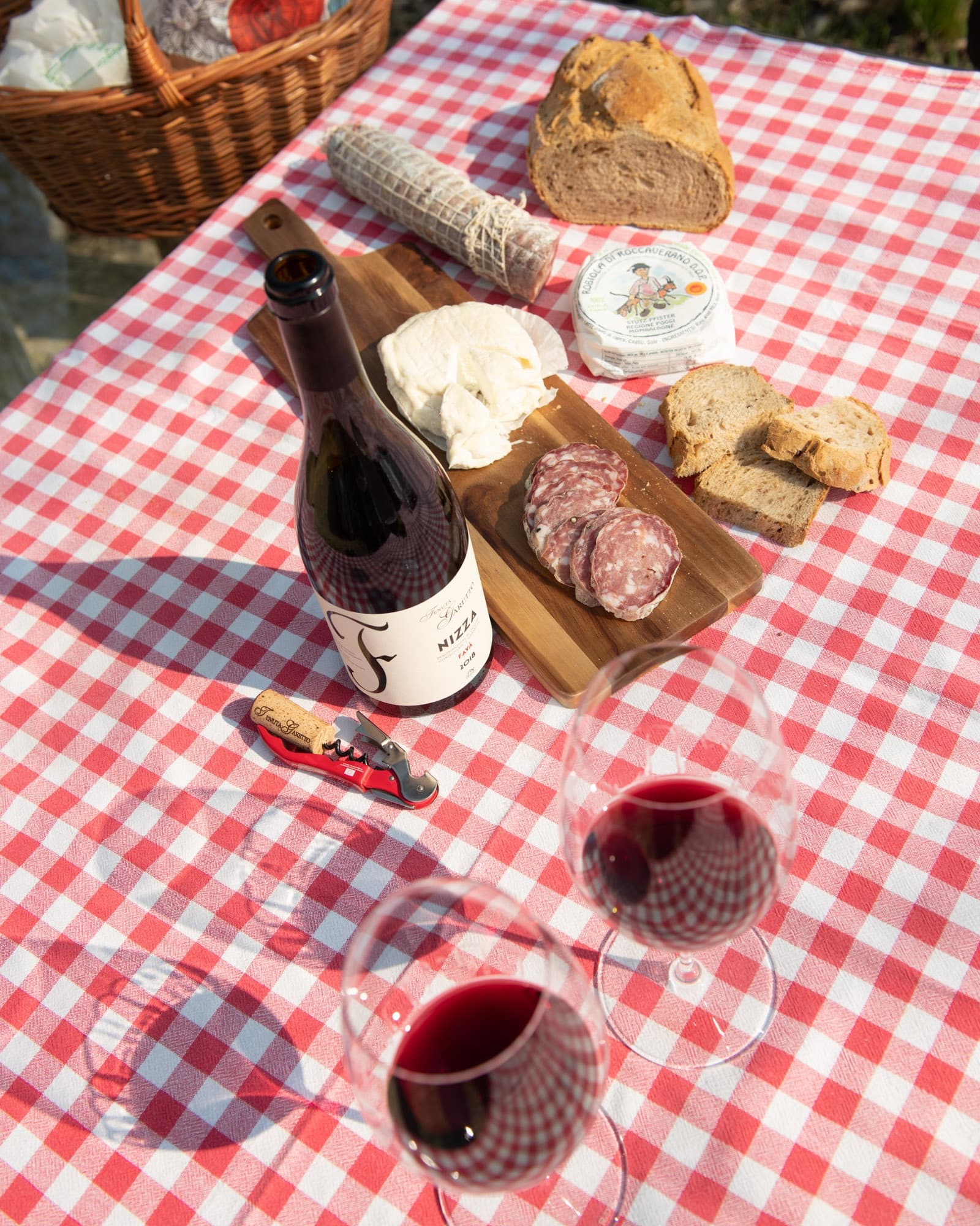 Wine & Picnic Adventures with Hidden Experiences in Monferrato