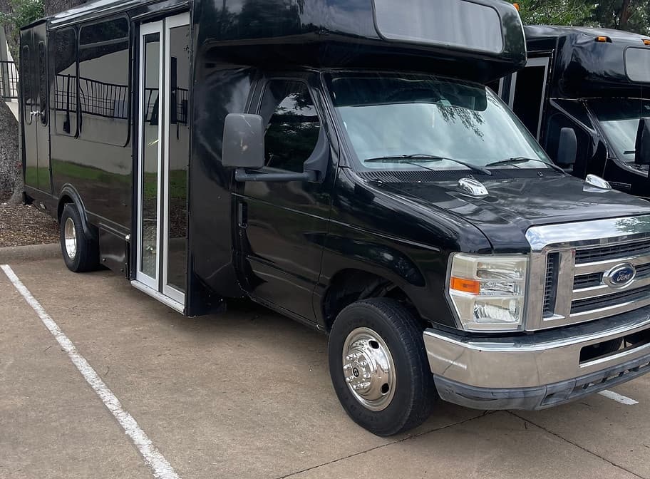 Austin Party Bus Rental — 30 Passenger Mobile Limo for Nightlife & Events