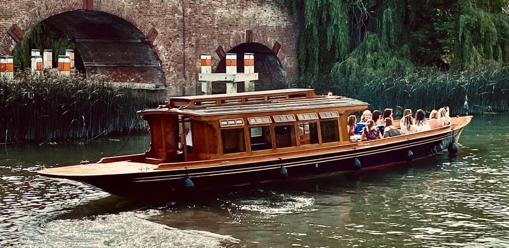Silence and Sophistication: Gatsby’s Electric Saloon Launch on Windsor’s Thames