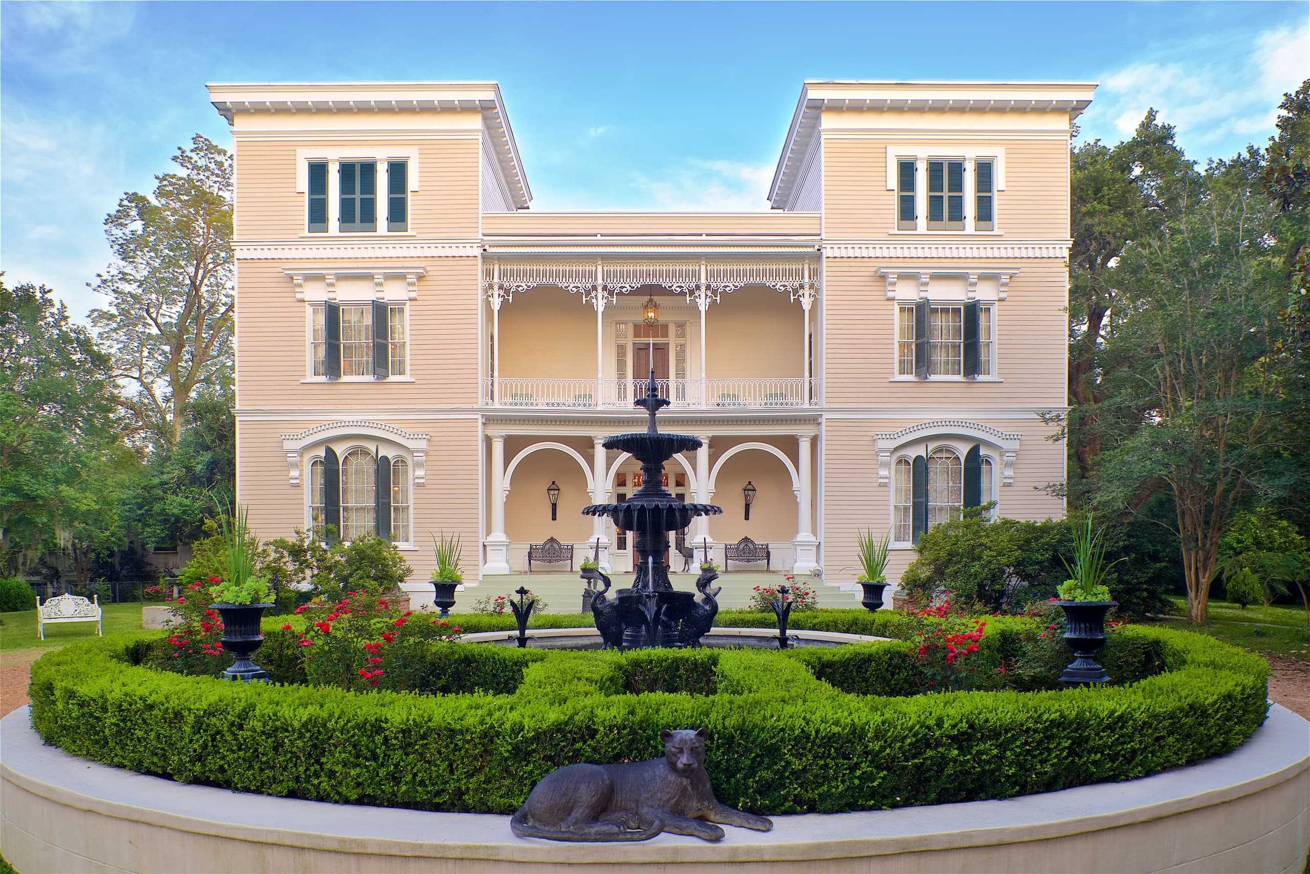 Historic Home Tours in Natchez with Little Easy Tours