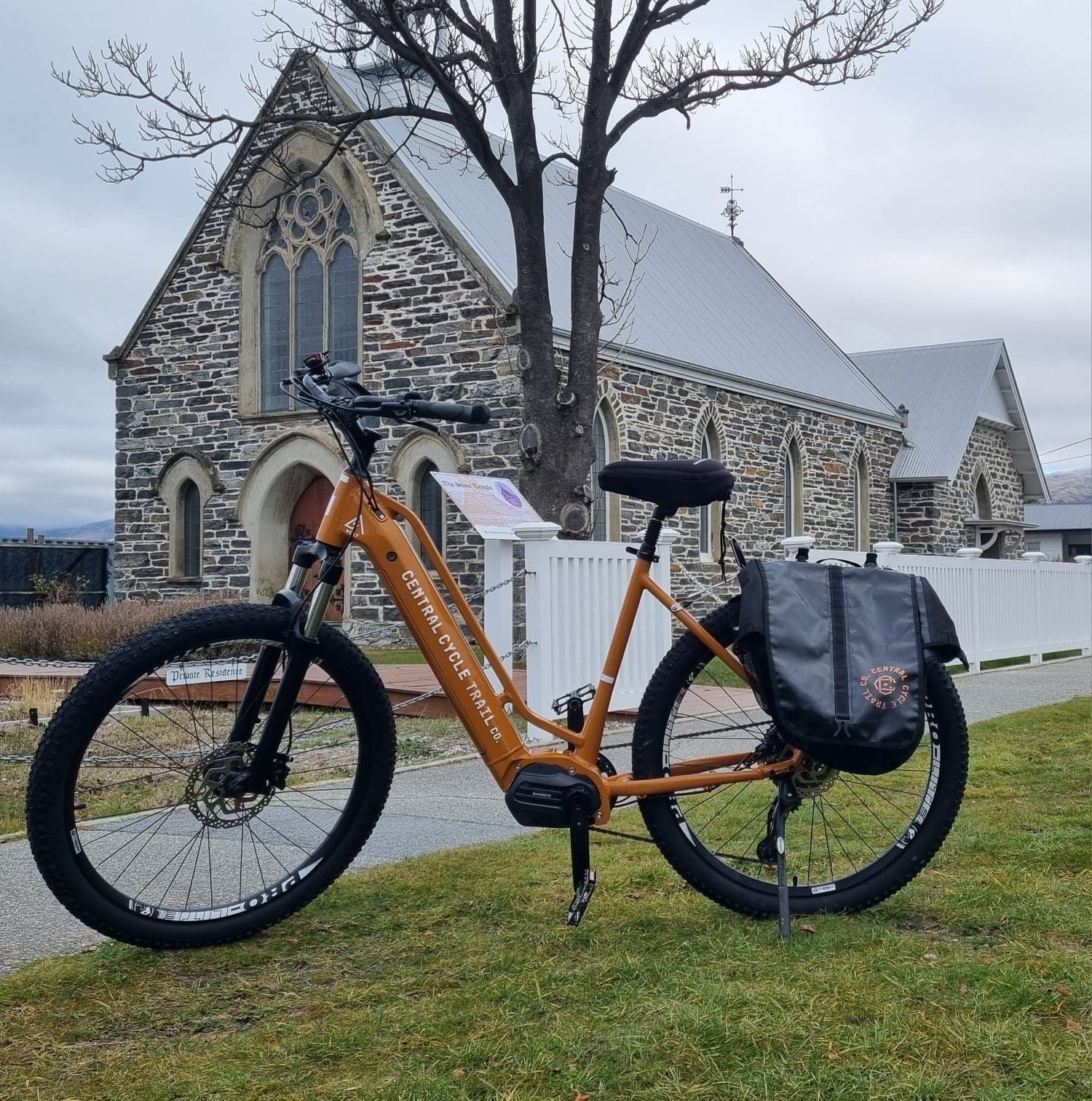 Lake Dunstan Deluxe: Boat & eBike Through Cromwell Gorge photo 4