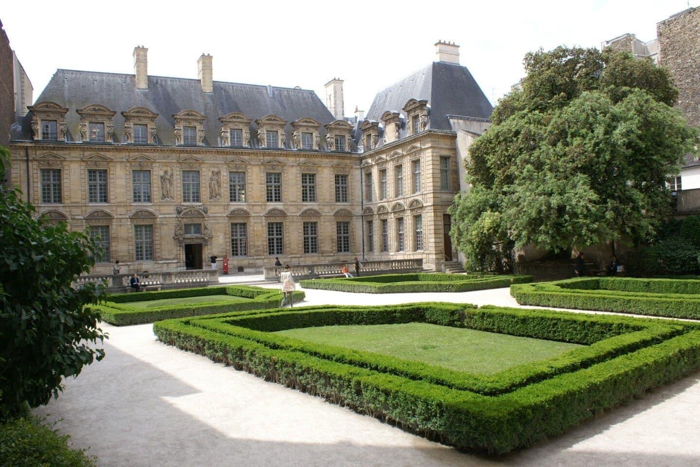 Architectours’ Walking Tour of Paris: Les Marais & Mansions