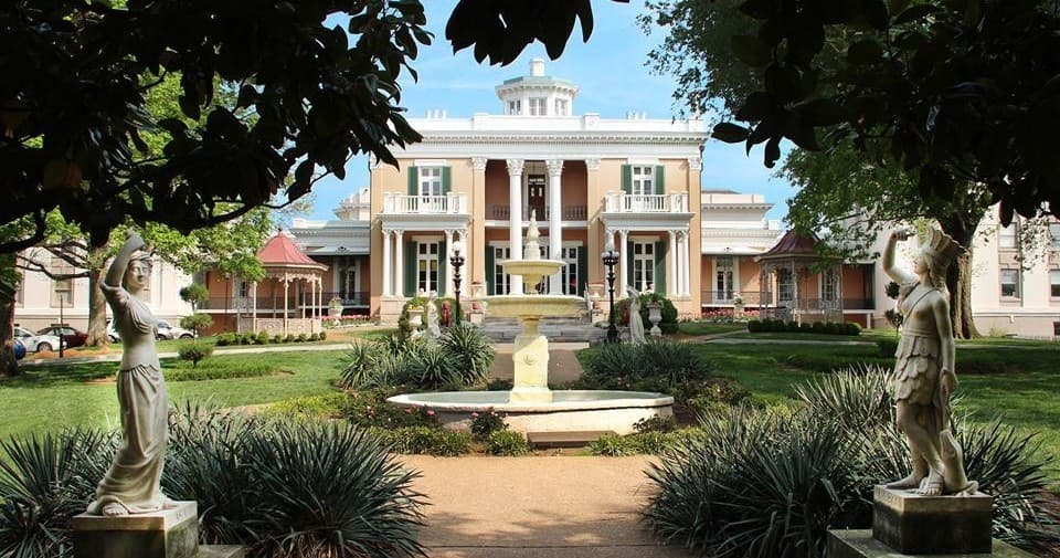 Belmont Mansion front lawn and fountain view for garden tours