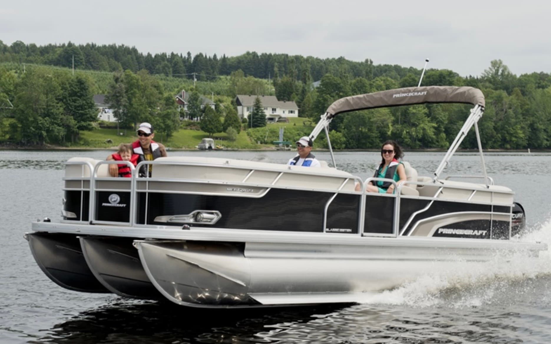 Ottawa River Tritoon Rentals: 23' Princecraft Day Cruises from Dunrobin