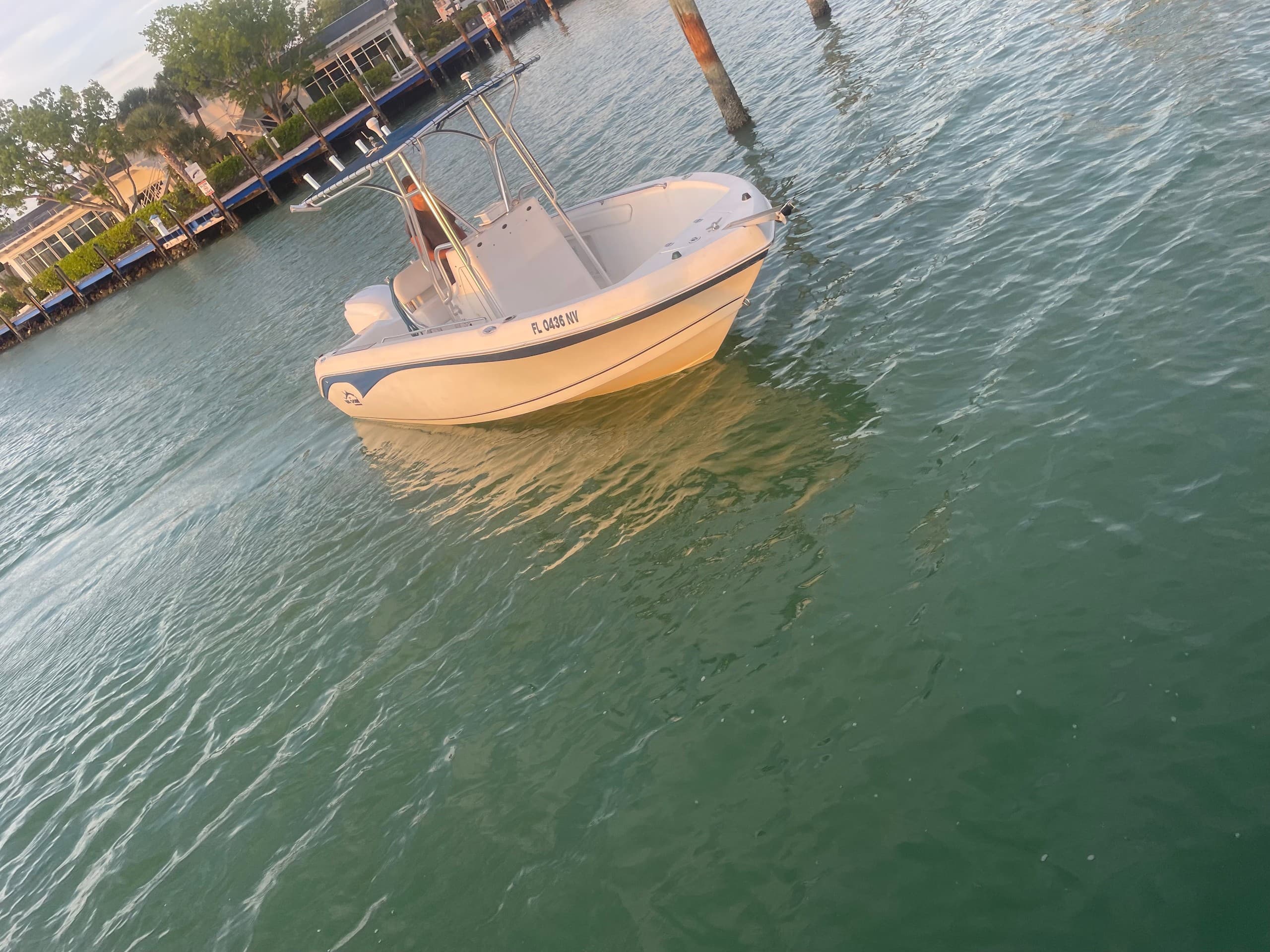 Explore Marathon by Sea: 21' Seachaser Rental for Fishing, Diving & Island Hopping photo 1