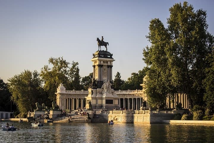 Cultural Highlights with De Paseo Experience in Toledo