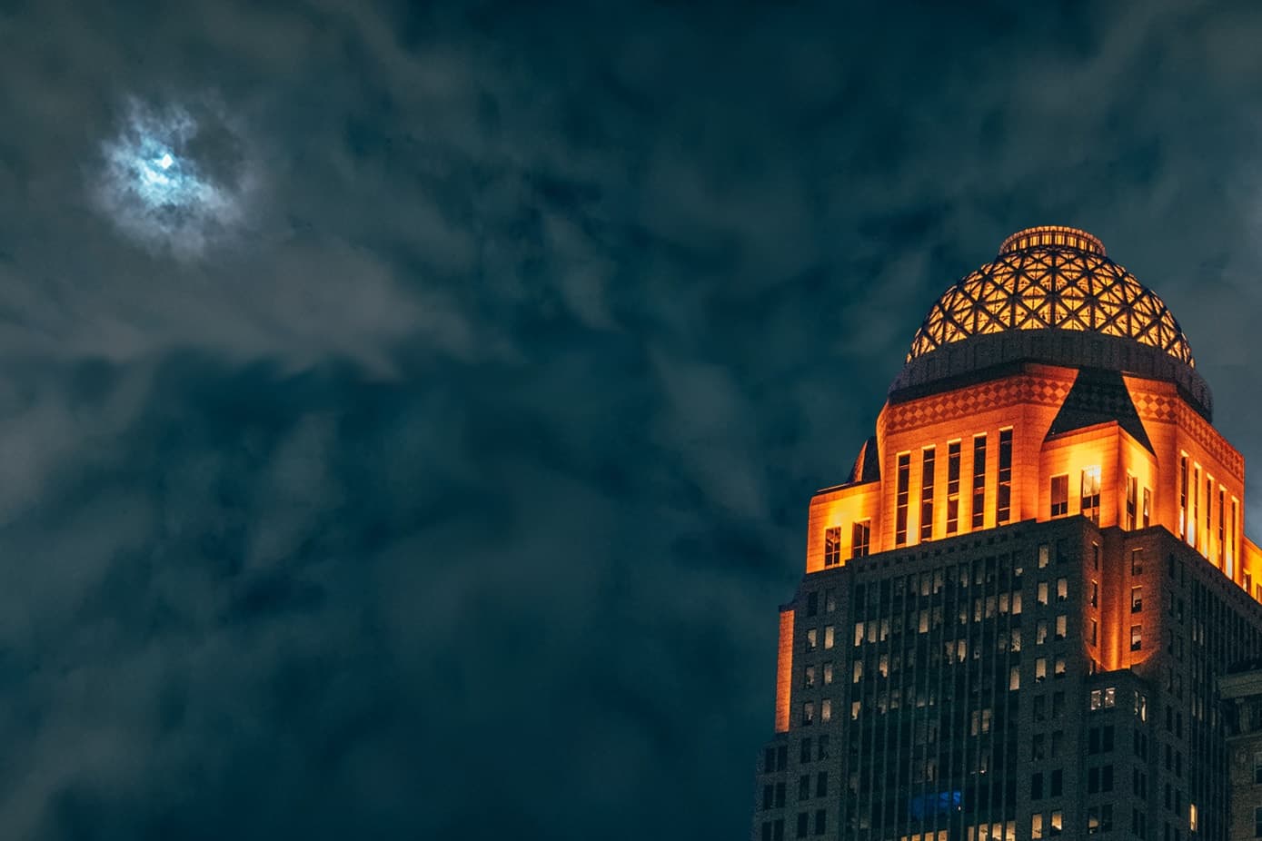 Haunted Whiskey Row Tour & History Walk in Louisville