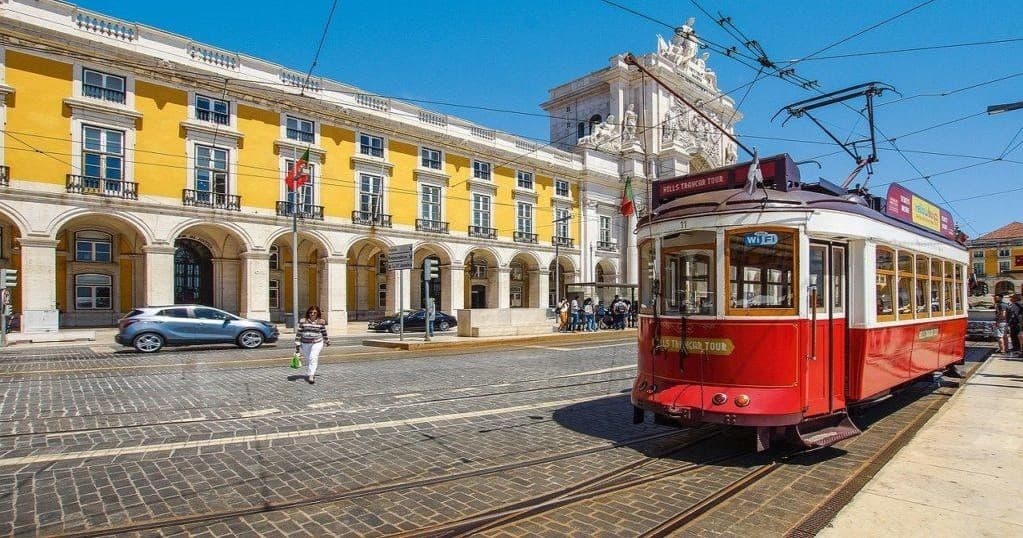 Effortless Transfers in Porto with Go Travel Everywhere