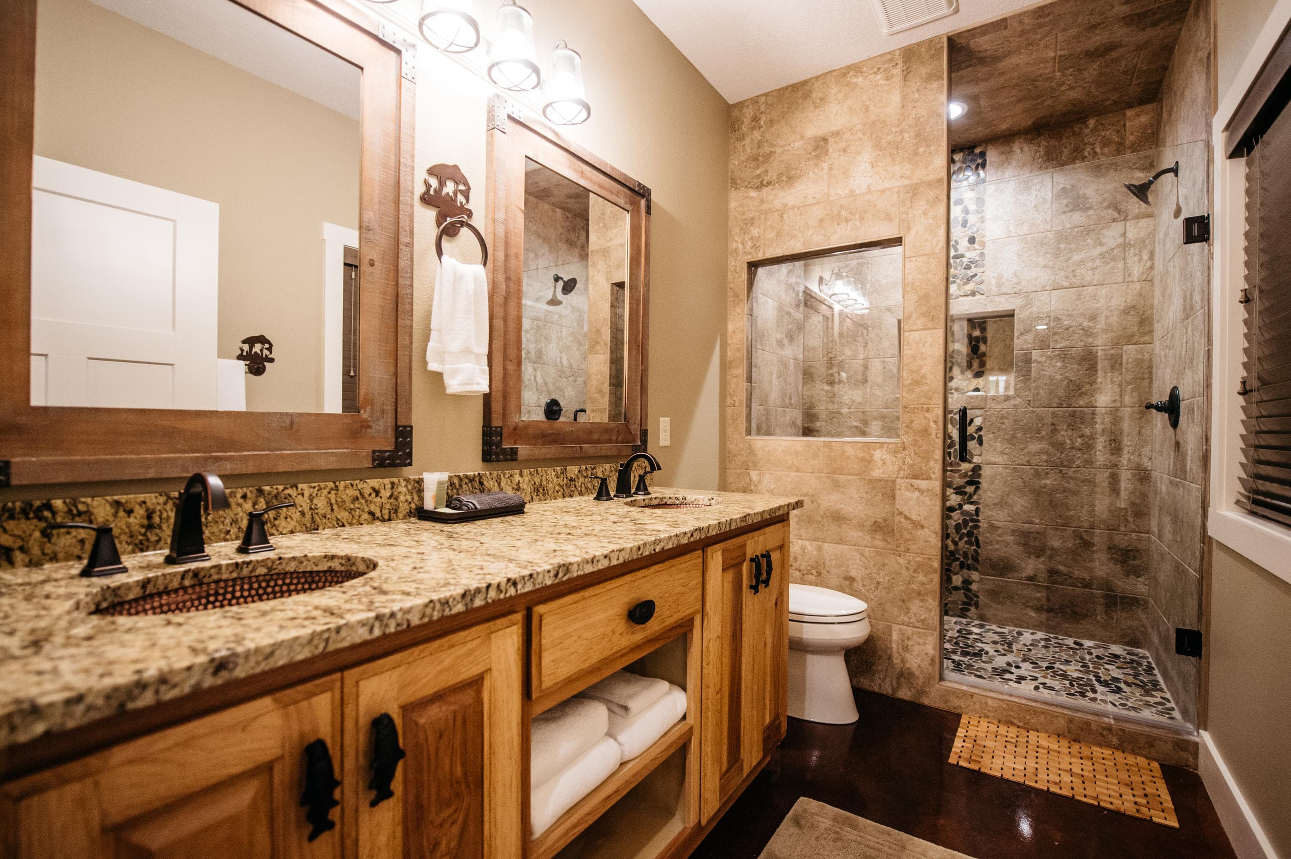 Cozy Stay at Lodge Suite 4 in Cotter, Arkansas photo 1