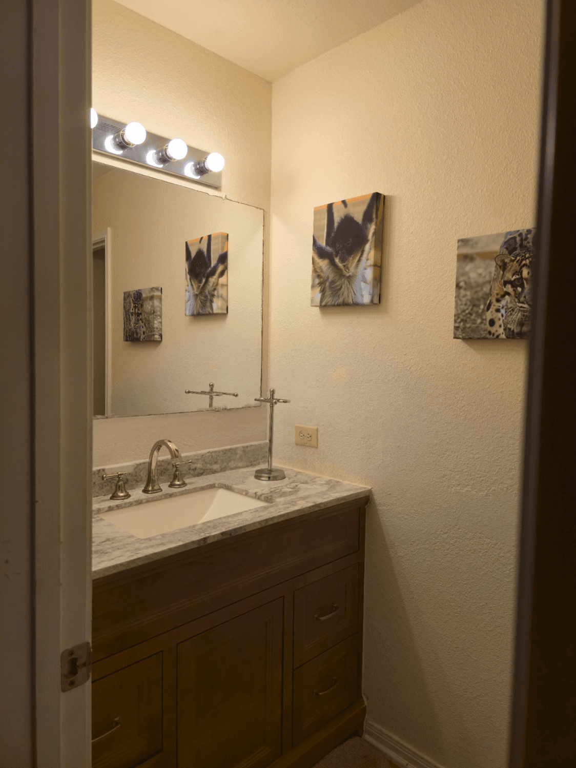 Private Living Area in Mountain Home, TX — Quiet Retreat with Kitchenette photo 3