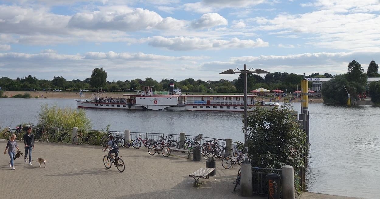 Water Activities at Einzelfahrt Pier2 with Hal Över