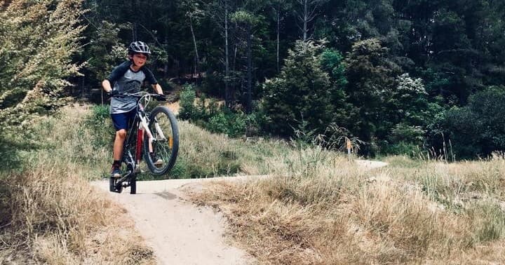 Urban Cycling Adventure with Kid Bike Rental in Cascais