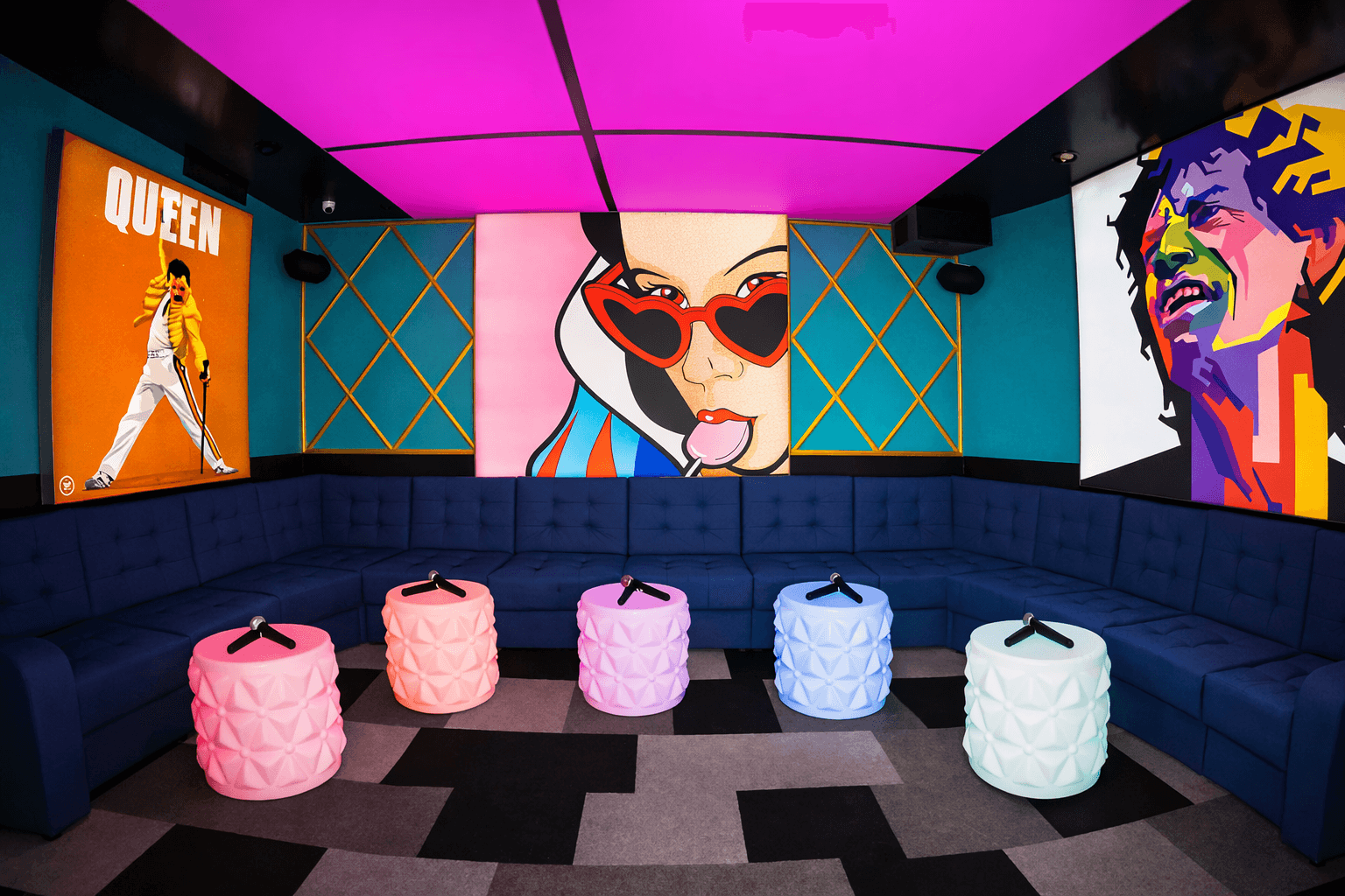Private Karaoke Comics Room: Pop Art Karaoke in Budapest with 75,000 Songs photo 1