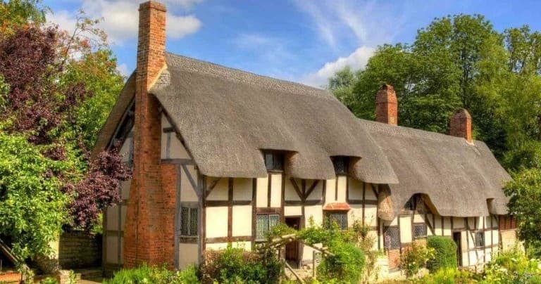 Historic Tours of Stratford & Warwick Castle with London Country Tours