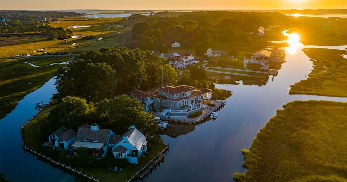 Chincoteague Tour by Assateague Explorer: History & Wildlife Walk