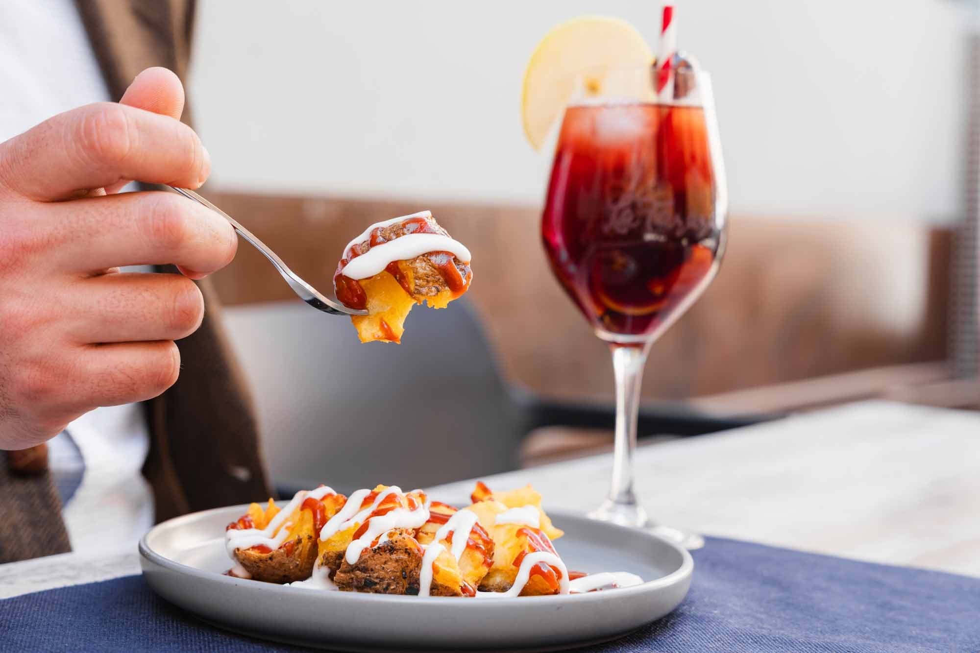 Granada Tapas and Wine Self-Guided Tour Through Historic Centro