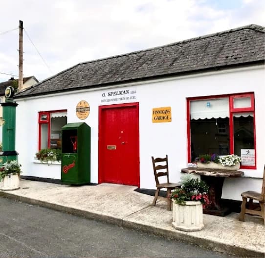 Stoneyford Townhouse Stay & Malzards Pub Nearby