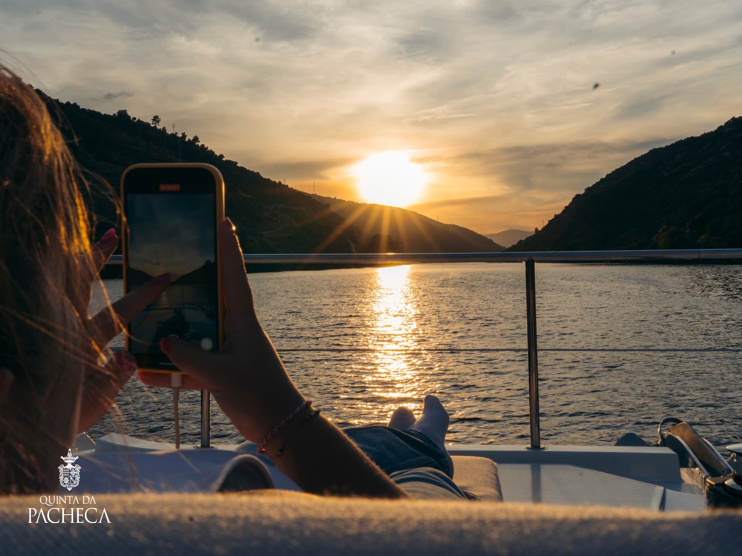 Sunset Picnic & Wine Tour with Quinta da Pacheca