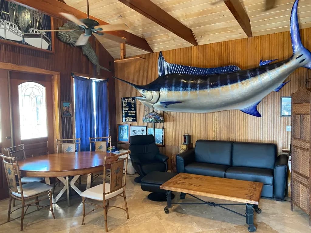 Waterfront Getaway at Dockside Cottage - Lazy Days Enterprises Inc