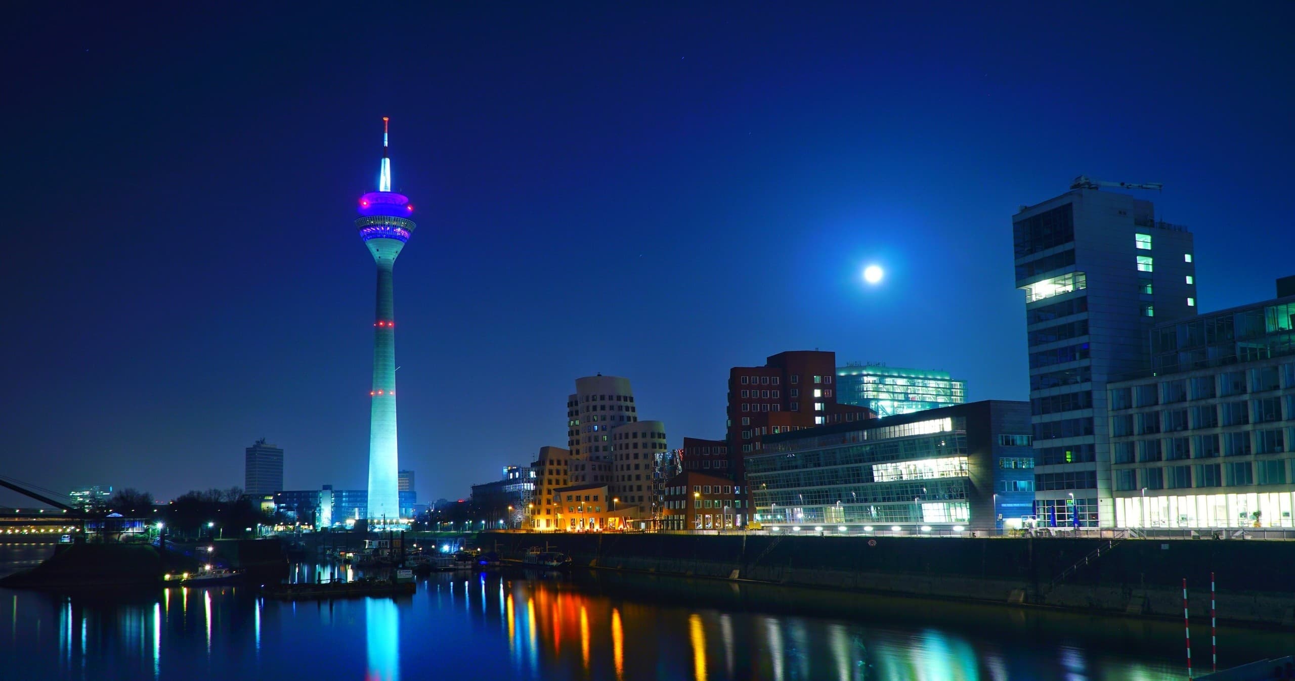 Nightlife Adventure with PubCrawl Team in Düsseldorf