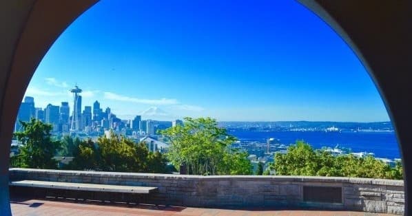 Seattle Urban Walking Tour with Local Guides