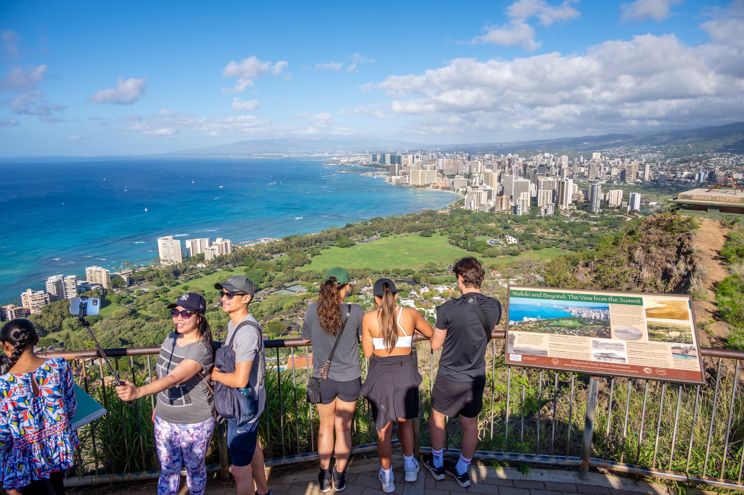 Diamond Head Shuttle & Hike: Scenic Oahu Land Adventure