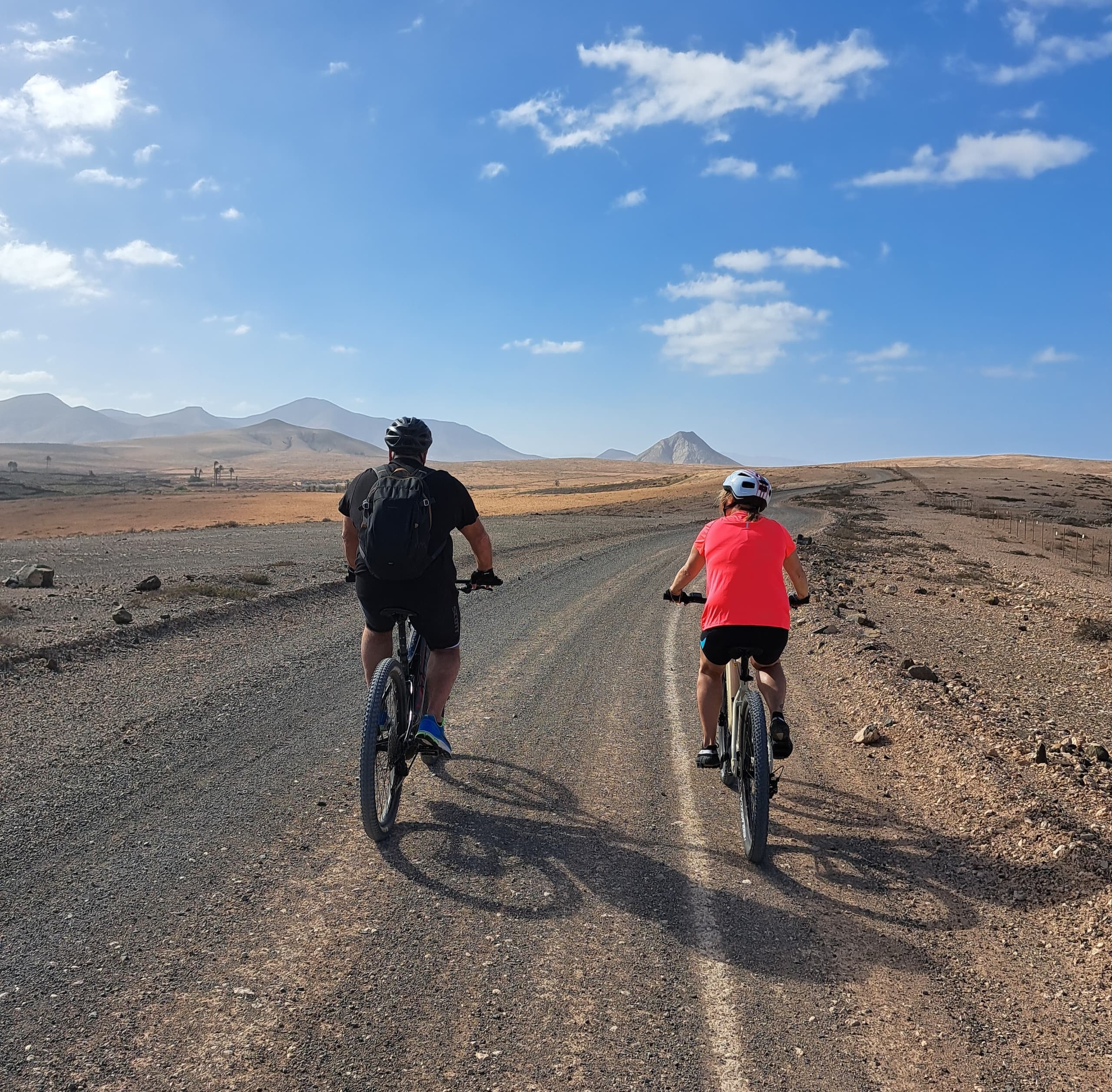 E‑Bike to Tindaya: Volcanic Ridges, Desert Dunes and Playa Popcorn photo 1