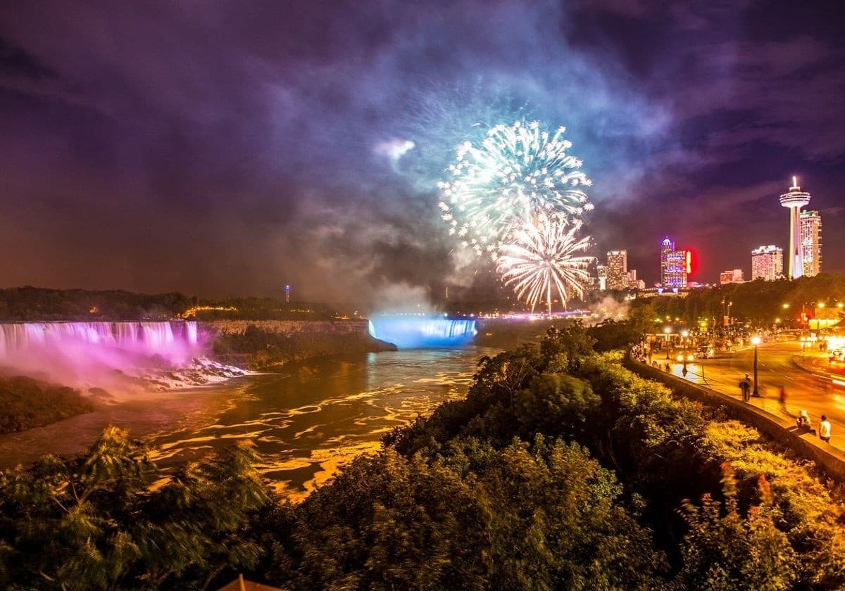 Niagara Falls After Dark: Evening Lights Tour with Fallsview Dinner and Hornblower Cruise photo 4