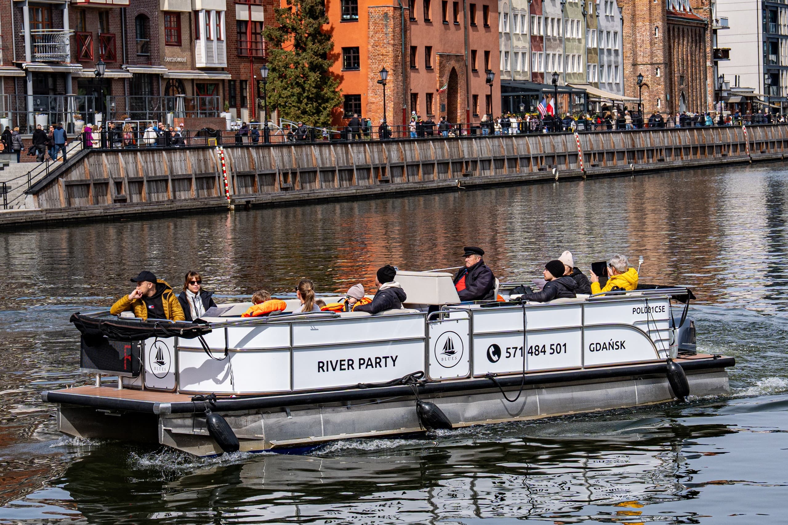 Gdańsk Catamaran Cruise on the Motława River: 45-Minute Historic Sightseeing