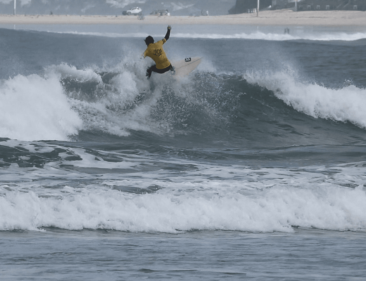 Mastering Supertubos: Advanced Surf Lessons in Peniche's Power Waves photo 2