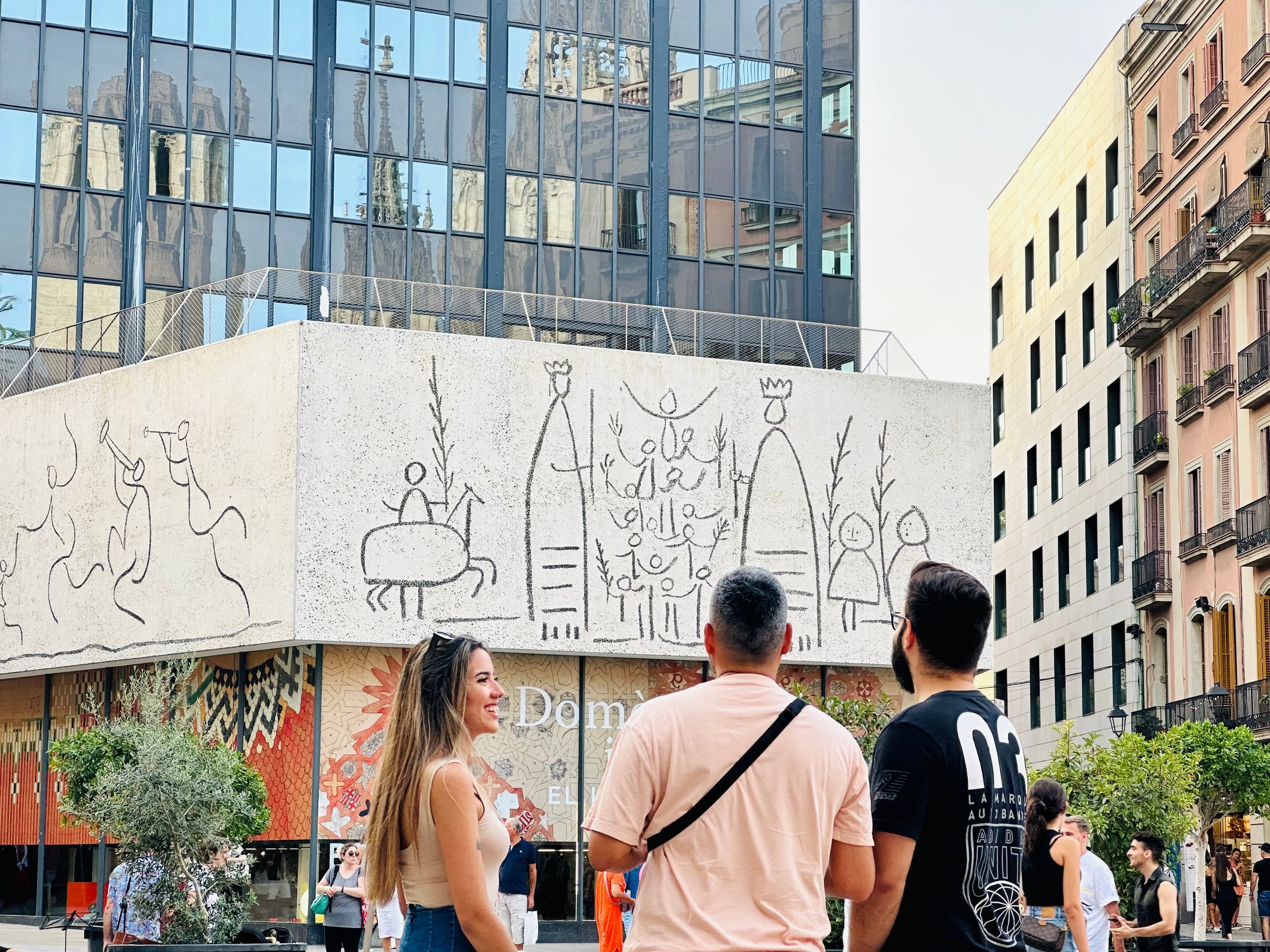 Art & Culture Tour with The Touring Pandas in Barcelona